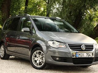 Volkswagen Touran foto 2