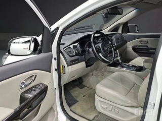 KIA Carnival foto 8