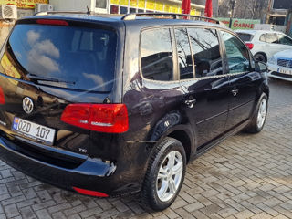 Volkswagen Touran foto 2