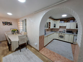 Apartament cu 3 camere, 82 m², Periferie, Ialoveni foto 3