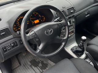 Toyota Avensis foto 7