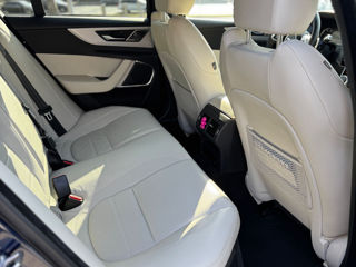 Jaguar XE фото 1