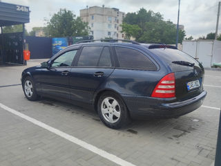 Mercedes C-Class foto 2