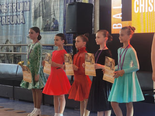 Dansuri la botanica . Dansuri sportive , de gala , moderne in Chisinau. Танцы для детей на Ботанике foto 1