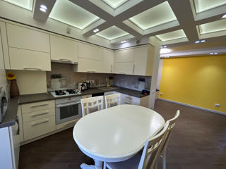 3-комн. кв., 92 м², 7/8 эт.
