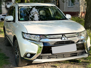 Mitsubishi Outlander foto 1