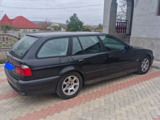 BMW 5 Series foto 2