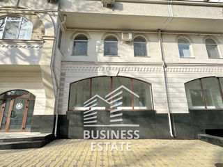 Chirie! Centru, str. Sfatul Țării, spațiu comercial 250 m2. Prima linie! foto 2