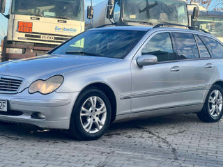 Mercedes C-Class foto 2