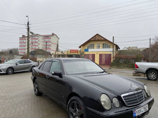 Mercedes E-Class foto 2