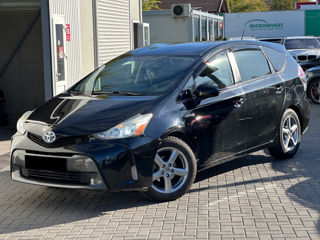 Toyota Prius v foto 5