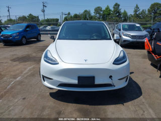 Tesla Model Y foto 12