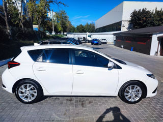 Toyota Auris foto 1