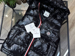 Moncler foto 1