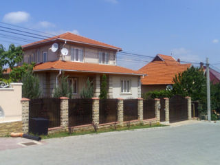 Casa,in 3 niveluri,Stauceni,str.Dacia, 286m2+ 6 ari.Urgent.