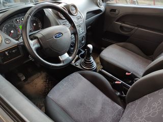 Ford Fiesta 3D foto 4