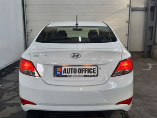 Hyundai Accent foto 5