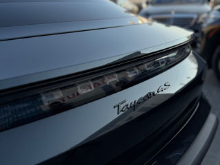 Porsche Taycan foto 10