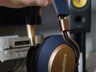 Наушники Bowers & Wilkins PX Active Noise Cancelling Wireless Headphones (Soft Gold) foto 4