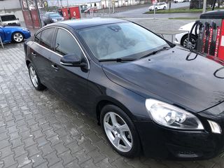 Volvo S60 foto 1