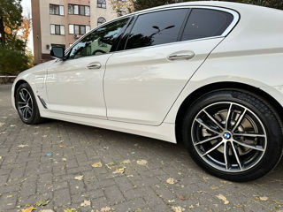 BMW 5 Series foto 3