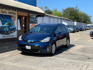 Toyota Prius v foto 2