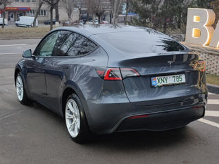 Tesla Model Y foto 2