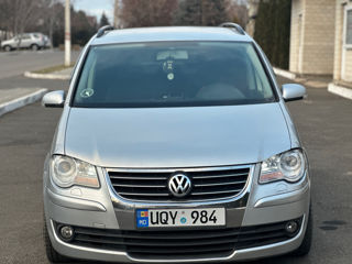 Volkswagen Touran foto 2