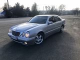 Mercedes E Class foto 2