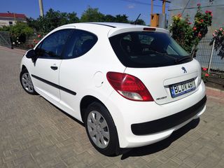 Peugeot 207 foto 2