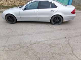 Mercedes E-Class foto 4