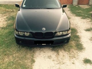 BMW 5 Series foto 1