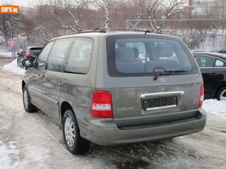 KIA Carnival foto 3