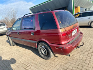 Mitsubishi Space Wagon foto 5