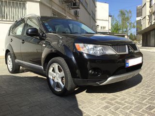 Mitsubishi Outlander foto 1