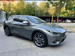 Infiniti Q30