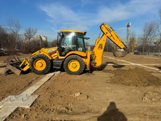 Prestări servicii cu diferite utilaje de constructii: Buldoexcavator , Miniexcavator . foto 7