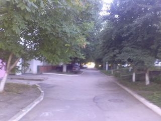 Dobrogea. Luceafărul 5. Apartament cu 3 odăi seria 143 la etajul 9/9 situat in suburbia Chișinăului. foto 3