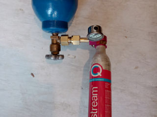 Incarcarea buteliilor cu CO2 (SodaStream) заправка балона Сода Стреам с СО2