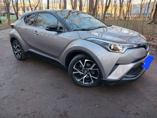 Toyota C-HR foto 2