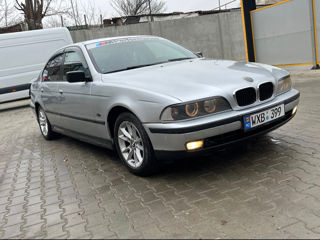 BMW 5 Series foto 8