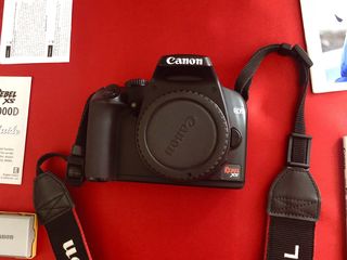 Canon Rebel Xs Ds126191  + 2 obiective   Made In Japan..La pret de 180 Euro foto 1