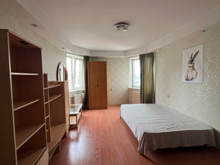 Комната, 80 м², 15/16 эт.