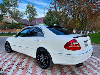 Mercedes E-Class foto 2