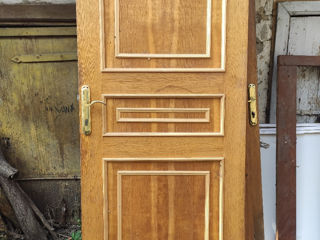 Vind uși de lemn, folosite, h 210 cm, lățimea 80 cm , grosimea 4 cm, cu lacăte, fara cutie