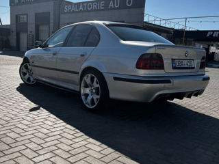 BMW 5 Series foto 2