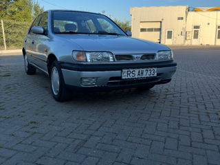 Nissan Sunny foto 2