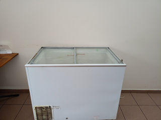 Продаются витрины, ларь, холодильник, полки из магазина.Se vinde vitrine, frigidere, rafturi. foto 2