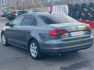 Volkswagen Jetta foto 8