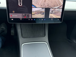 Tesla Model Y foto 13